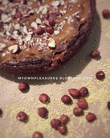 Jaglane brownie z kajmakiem
myownpleasures.blogspot.com