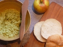 Pasta z kurczaka i groszku do chleba