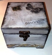 Szkatułka retro stworzona z drewnianej skrzyneczki za 1 zł z lumpeksu :)