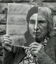 między młodością a starościa. ..czas płynie i nie przestaje