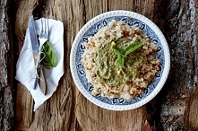 PESTO Z BAZYLII, PISTACJI I MOZARELLI