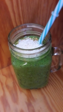 woda kokosowa, jarmuż, banan, kiwi