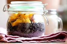 Sałatka z soczewicą, pieczoną dynią i sosem z nerkowców