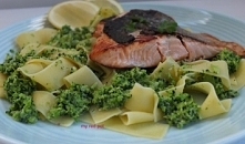 Makaron w sosie brokułowym z łososiem