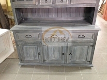 drewniany kredens w modnym szarym kolorze