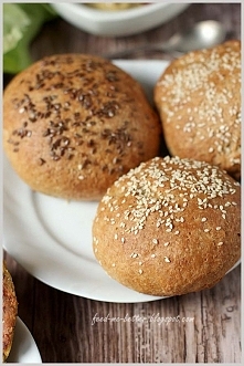 Pełnoziarniste bułki do hamburgerów