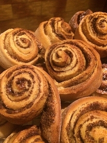 •Domowe bułeczki cynamonowe...