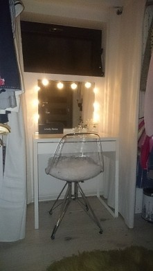 toaletka w garderobie