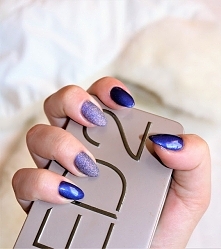 Efekt szronu na paznokciach - hit tego sezonu. Instrukcja krok po kroku po kliknięciu w zdjęcie