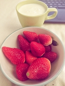 Drugie śniadanie niskie IG - kefir 250 ml 200 g truskawek- 280 kcal