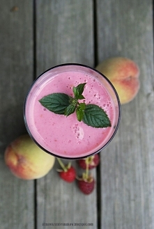 Koktajl malinowo – brzoskwiniowy