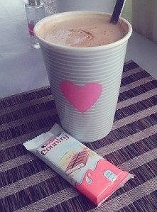 Czas na kawę i małą ilość słodyczy ;') ☕ ♥