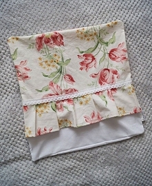 PROMOCJA! :) 
Takie poszewki w cenie 15 zł/szt :) 
Mam ich tylko parę sztuk :) 
Wymiary 40x40 cm 
ale mogę uszyć też większe - wtedy cena zależna od rozmiaru :)