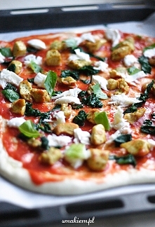 Pizza z piersią kurczaka i szpinakiem