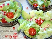 SAŁATKA Z AWOKADO I GRANATEM. LEKKO SAŁATKA, LEKKA PRZEKĄSKA. przepis po kliknięciu w zdjęcie, na glodnapolka.pl