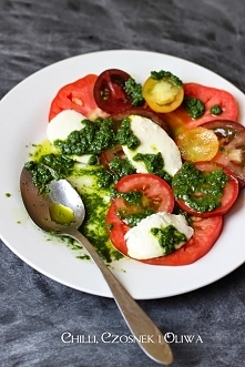 sałatka z kolorowych pomido...