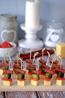 klasyczne polskie koreczki,...