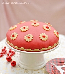 tort orzechowy z wisniami i marcepanem