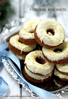 Piernikowe mini pączki w białej czekoladzie