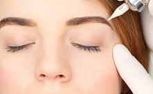 Sposoby na poprawienie wyglądu brwi.