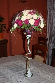 Bukiet z krepiny na weselne stoły