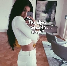 Kochane kobitki. Moja walka trwa krótko jak na razie, bo tydzień. Lepszy rydz niż nic. Ćwiczę codziennie a6w oraz 100 przysiadów. Staram się wplatać inne ćwiczenia (Chodakowska,...