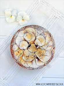 Wilgotne ciasto kokosowo jabłkowe