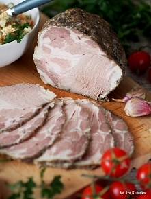 Pieczona karkówka z czosnkiem i majerankiem, przepis po kliknięciu w zdjęcie.