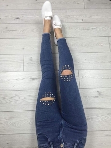 Spodnie i buciki dostępne na Stylowybuuut i Stylowybaaazar .