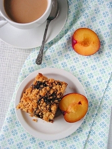 Pyszne ciasto z powidłami i kruszonką: oczytanababeczka.blogspot.com