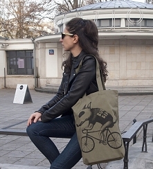 Duża Torba z Bulterierem na rowerze