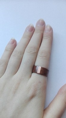 pierścionek z drewna