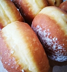 My szamamy pączki od 14 lutego dzień w dzień! Masakra! Też tak lubicie pączki???