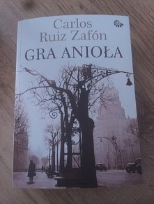 MMM, jego książki są świetne. Polecam przeczytac :)