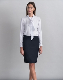 Bardzo lubimy bluzki z wiązaniami przy szyi! Ta prezentowana na zdjęciu kosztuje teraz 49 zł!