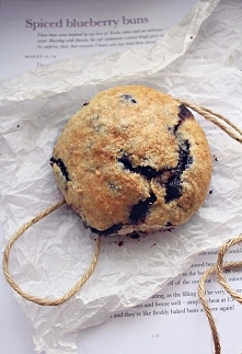 Szwedzkie jagodzianki z kardamonem