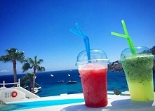 Koktajl SŁODKO GORZKO

 

kawałek arbuza
1/2 soku z grejpfruta
1/2 szklanki wody
kruszony lód
 

Wycisnęłam sok z grejpfruta do szklanicy, dodałam kawałki arbuza, wodę, Wszystki...