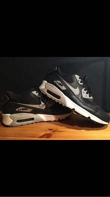 byłaby któraś z was zainteresowana kupnem oto tych bucików. Nowe, zakupione w Irlandii, niestety podczas przeprowadzki zaginęło pudełko. 100% oryginalne, cena to 200 zł, rozmiar...