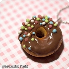 Naszyjnik z czekoladowym donutem