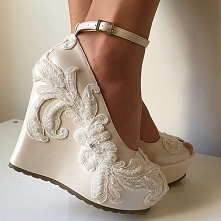 Portal Weselnapolska.
Buty ślubne, inspiracje i pomysły.