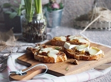 Tosty z karmelizowaną cebul...