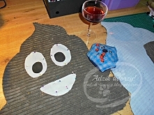 We własnoręcznym szyciu fajne jest to, że możesz stworzyć naprawdę nietypowe projekty! Tak było i w tym przypadku - miałam za zadanie stworzyć poduszkę-kupę dla siostrzenicy. :D...