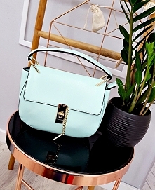 Pastelowo miętowa ze złotym łańcuszkiem:)