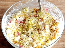 Sałatka z paluszkami krabowymi
Składniki
paluszki krabowe 16 szt 
ogórek zielony 1 szt 
makaron orzo 100 g 
koperek 1 pęczek 
kukurydza w puszce 1 puszka 
jogurt naturalny 3 łyż...