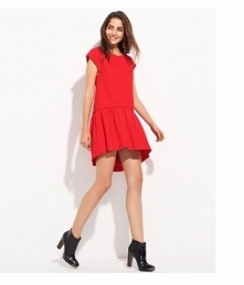 Bardzo dziewczęca sukienka w czerwonym kolorze. Kliknij w zdjęcie - a będziesz mogła ją kupić.