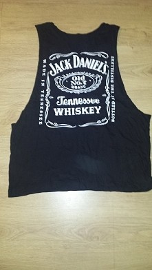 Sprzedam Top z wyciętymi pachami!! Rozmiar uniwersalny :) stan idealny jasna plama wynikiem zdjęcia! cena 35 zł już z wysyłką :)