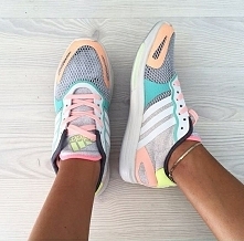 Wie ktoś co to za model ?