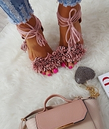 Piękne pudrowe sandałki dostępne zapraszam klik w link