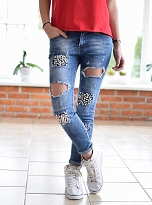 Unikalne spodnie jeansowe, z perełkami.
Ottanta - sklep online