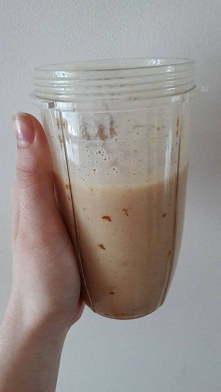 mój ostatnio ulubiony!
banan+mleko roślinne+ daktyle!